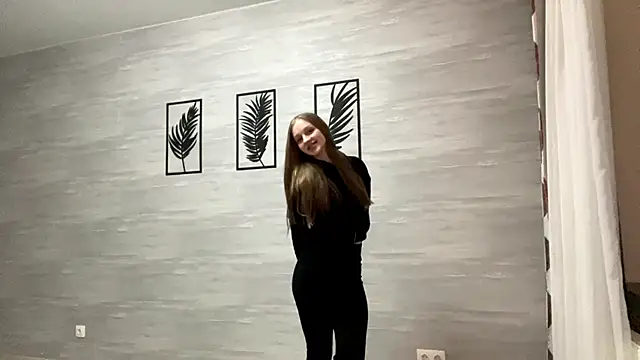 Anika Socutehe online show from April 10, 11:23 pm