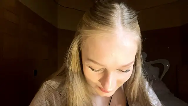 Anika Socutehe online show from April 20, 9:38 pm