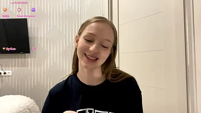 Anika Socutehe online show from May 13, 7:10 pm