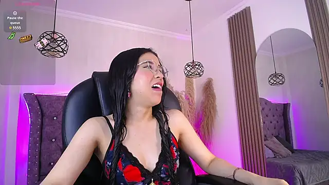 Amara Davis1 online show from May 29, 4:40 am