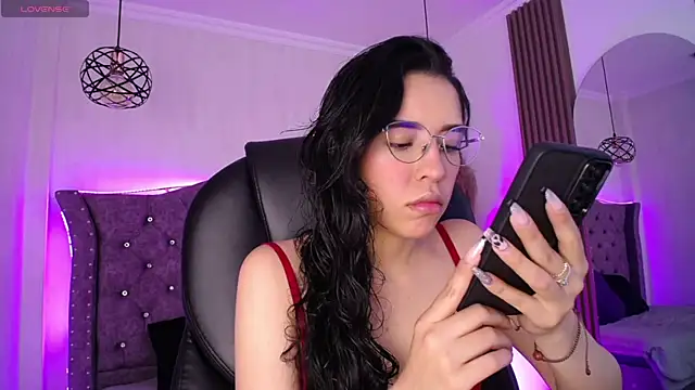 Amara Davis1 online show from May 10, 3:43 am