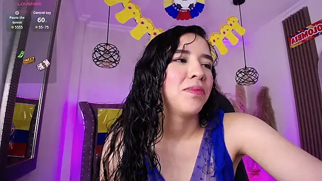 Snapshot of Amara_Davis1 chatting on June 11, 5:04 am Amara Davis1 online show from June 11, 5:04 am