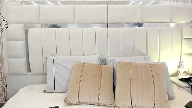 angueljonnes online show from April 19, 5:19 am