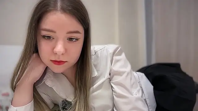 Snapshot of SmoggyWeek chatting on March 1, 11:43 am SmoggyWeek online show from March 1, 11:43 am