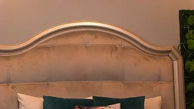 Kim Skyleer online show from March 7, 5:58 am