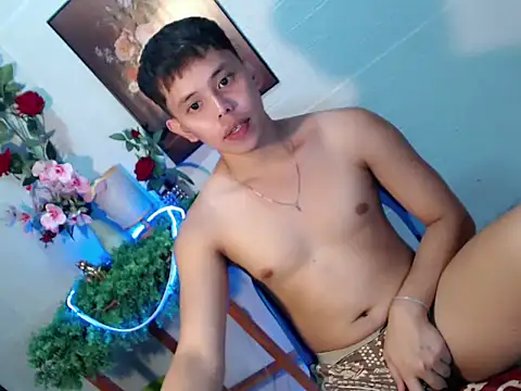 Snapshot of Baby_Maxxx chatting on June 21, 9:48 am Baby Maxxx online show from June 21, 9:48 am