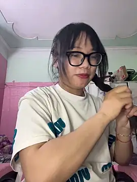 Snapshot of Leeeeiu chatting on June 11, 3:31 pm Leeeeiu online show from June 11, 3:31 pm