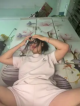 Snapshot of Leeeeiu chatting on July 7, 3:04 pm Leeeeiu online show from July 7, 3:04 pm