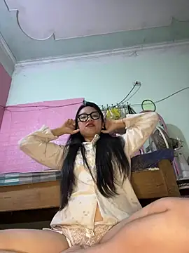 Leeeeiu online show from March 17, 3:04 pm