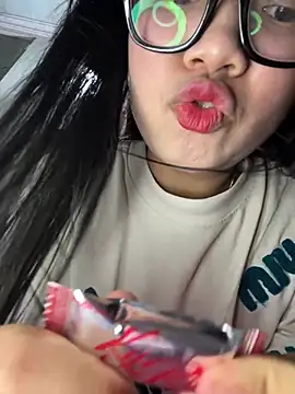 Leeeeiu online show from April 10, 3:19 pm