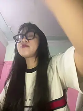 Leeeeiu online show from May 21, 3:09 pm