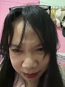 Leeeeiu online show from April 21, 3:18 pm
