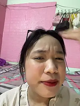 Leeeeiu online show from April 12, 3:15 pm