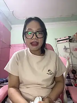 Leeeeiu online show from May 23, 3:44 pm