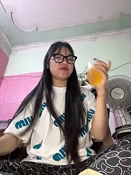 Leeeeiu online show from March 29, 3:13 pm