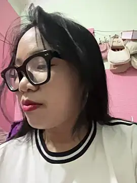 Leeeeiu online show from May 28, 3:07 pm