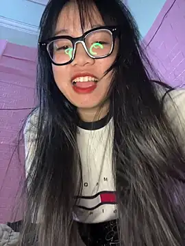 Leeeeiu online show from March 13, 3:06 pm