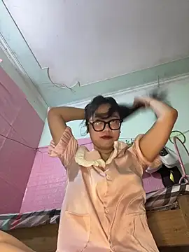 Leeeeiu online show from April 9, 3:07 pm