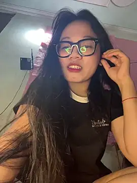 Leeeeiu online show from May 6, 3:16 pm