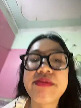 Leeeeiu online show from March 28, 3:13 pm