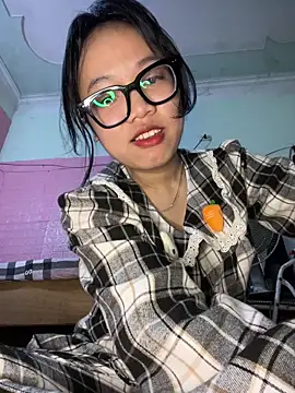 Leeeeiu online show from March 18, 3:13 pm