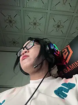Leeeeiu online show from June 2, 3:12 pm