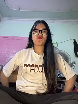 Leeeeiu online show from March 19, 3:34 pm