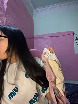 Leeeeiu online show from March 15, 3:08 pm