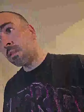 Snapshot of Biggbaddwulf7 chatting on April 21, 9:49 am Biggbaddwulf7 online show from April 21, 9:49 am