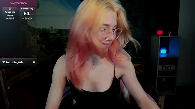 RosaFowler online show from April 19, 8:37 am