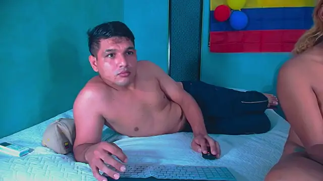 Snapshot of Hornyshow1 chatting on June 17, 3:22 pm Hornyshow1 online show from June 17, 3:22 pm