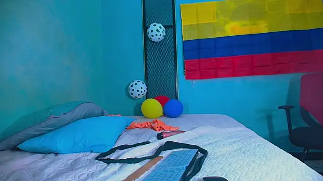 Hornyshow1 online show from June 2, 7:36 pm
