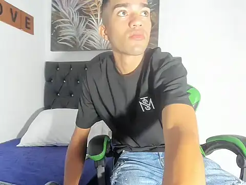 Snapshot of mauricio_smiith chatting on March 2, 2:12 am mauricio smiith online show from March 2, 2:12 am