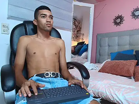 Snapshot of mauricio_smiith chatting on February 28, 2:44 am mauricio smiith online show from February 28, 2:44 am