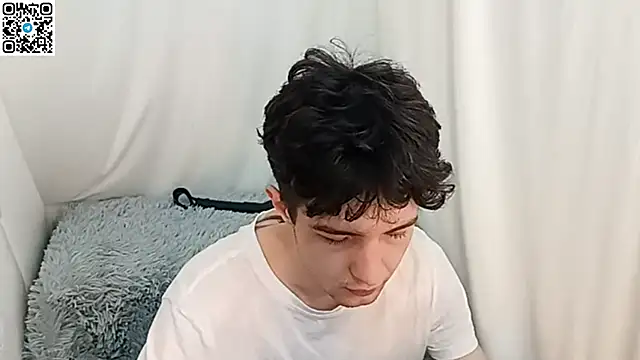  ZaneX online show from April 8, 7:37 pm