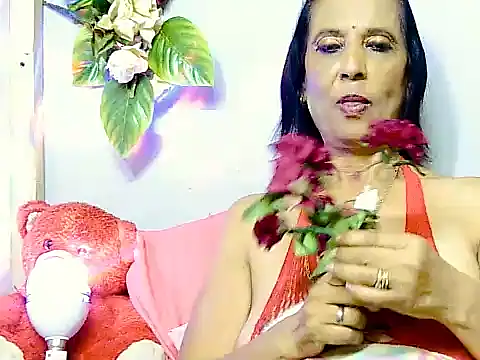 Snapshot of Hot_queen58 chatting on June 6, 5:40 pm Hot queen58 online show from June 6, 5:40 pm