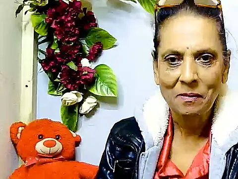 Snapshot of Hot_queen58 chatting on June 10, 6:03 am Hot queen58 online show from June 10, 6:03 am