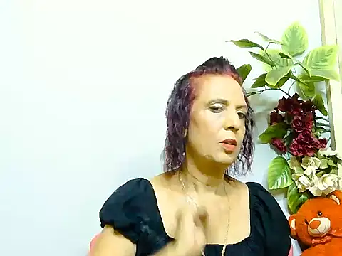 Snapshot of Hot_queen58 chatting on June 18, 1:38 pm Hot queen58 online show from June 18, 1:38 pm