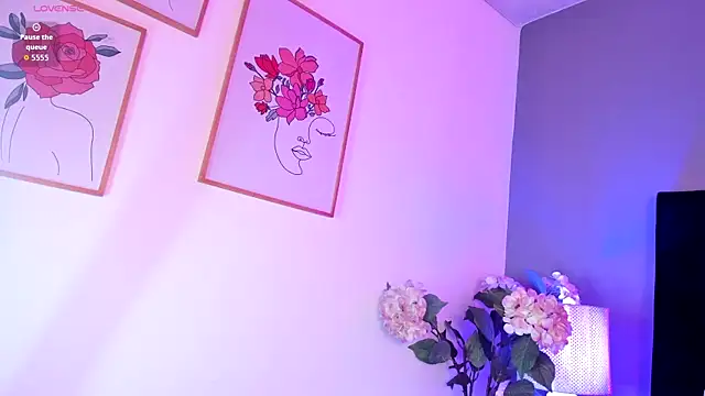 scarlett leex  online show from April 11, 7:45 am