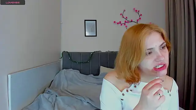 DellaRows online show from April 10, 4:08 am