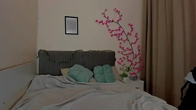 DellaRows online show from April 3, 5:47 am