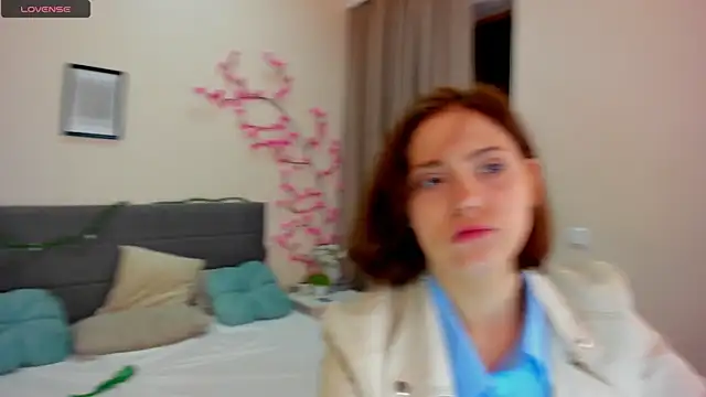 DellaRows online show from May 29, 11:49 am