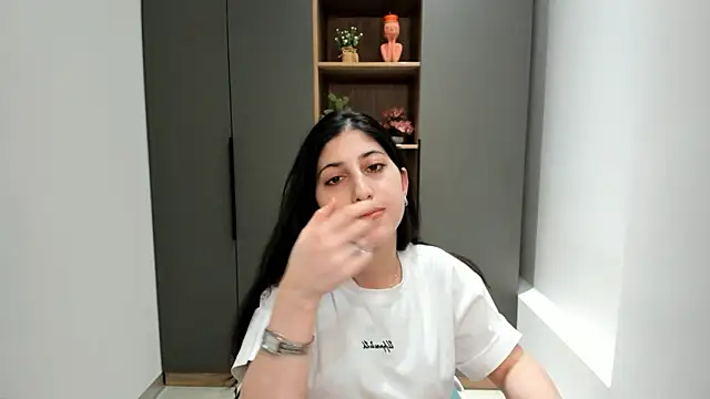 Snapshot of KatinaArds chatting on March 2, 9:05 am KatinaArds online show from March 2, 9:05 am