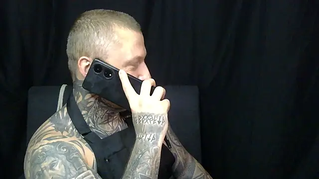devilWithTats online show from July 4, 8:10 am