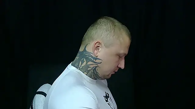 devilWithTats online show from April 26, 7:05 am
