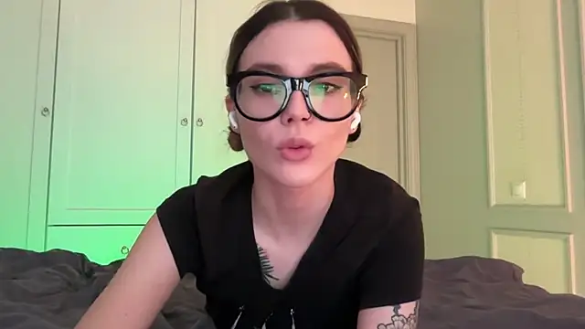 Snapshot of AliceTease chatting on May 29, 1:39 pm AliceTease online show from May 29, 1:39 pm