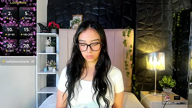 Crowm le online show from March 25, 3:11 pm