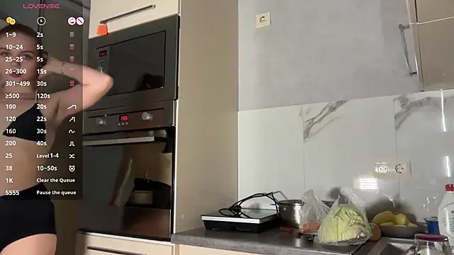 AlexaDeviliciouss online show from April 6, 4:30 pm