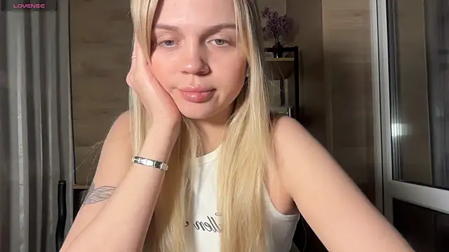 AlexaDeviliciouss online show from May 18, 5:07 pm