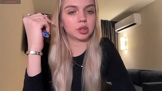 AlexaDeviliciouss online show from March 18, 8:43 pm